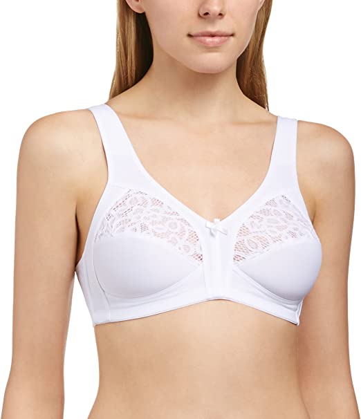 Some of us are not comfortable with the total eradication of the underwire, and it's something you have been wearing for years, so you might not feel so sure without it. That's cool though as this bra has just the right product to soothe your worries. The Naturana Everyday Bra has soft cups. This soft cup is carefully placed just where the underwire should be, but unlike the underwire, it is very gentle on the skin, you won't even know it's there. Also, it provides an instant uplift and supports the breasts without flattening it. 